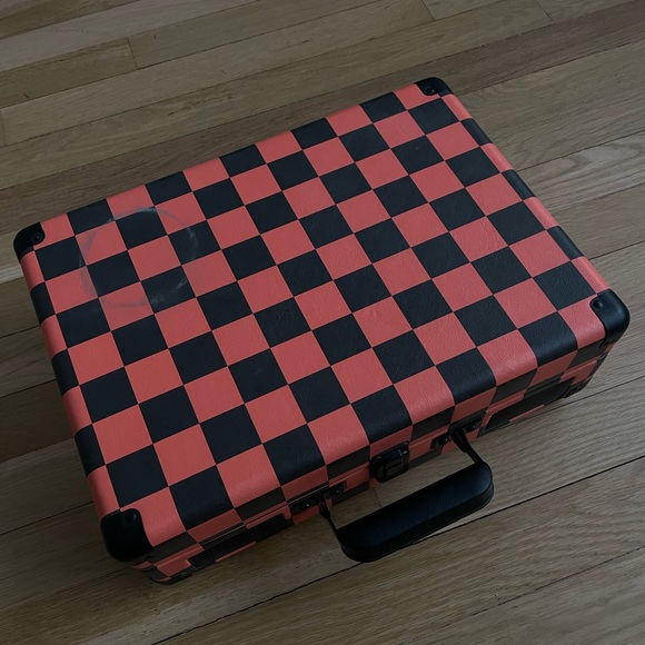 Crosley X UO OJ Checkered Bluetooth Record Player with Vinyls - Picture 2 of 5